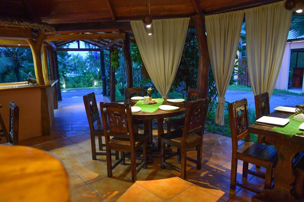 Hotel Caribbean Coconut Cahuita Exterior photo